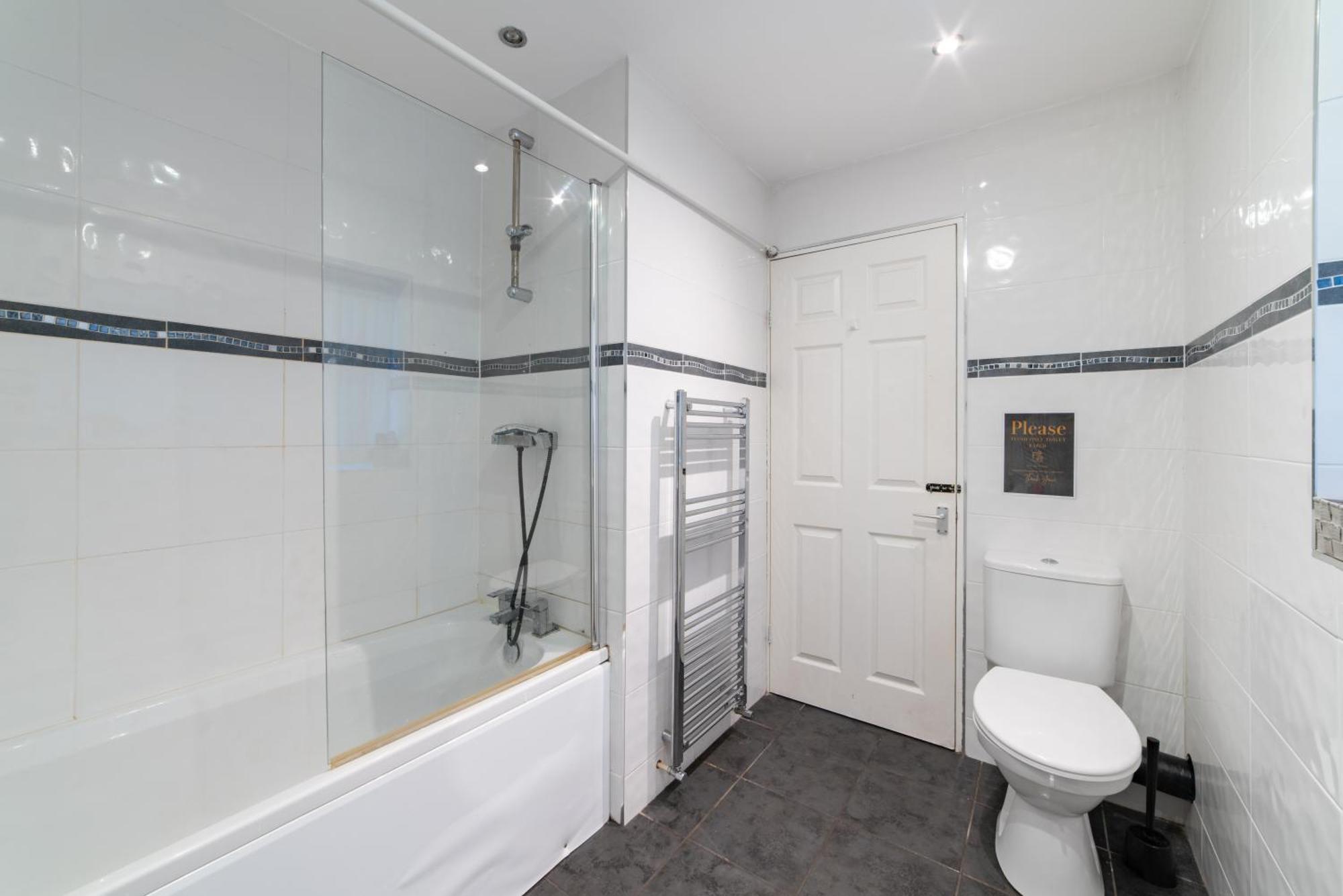 Cozy Rooms In Shared Accommodation Near Anfield Stadium With Parking And Wifi Ливърпул Екстериор снимка