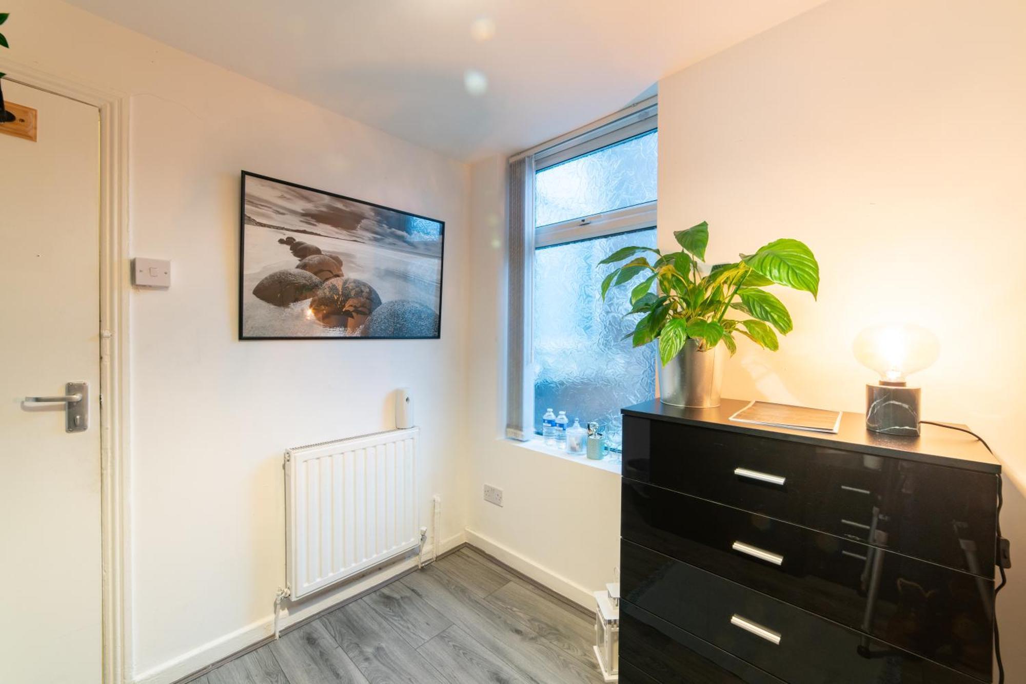 Cozy Rooms In Shared Accommodation Near Anfield Stadium With Parking And Wifi Ливърпул Екстериор снимка