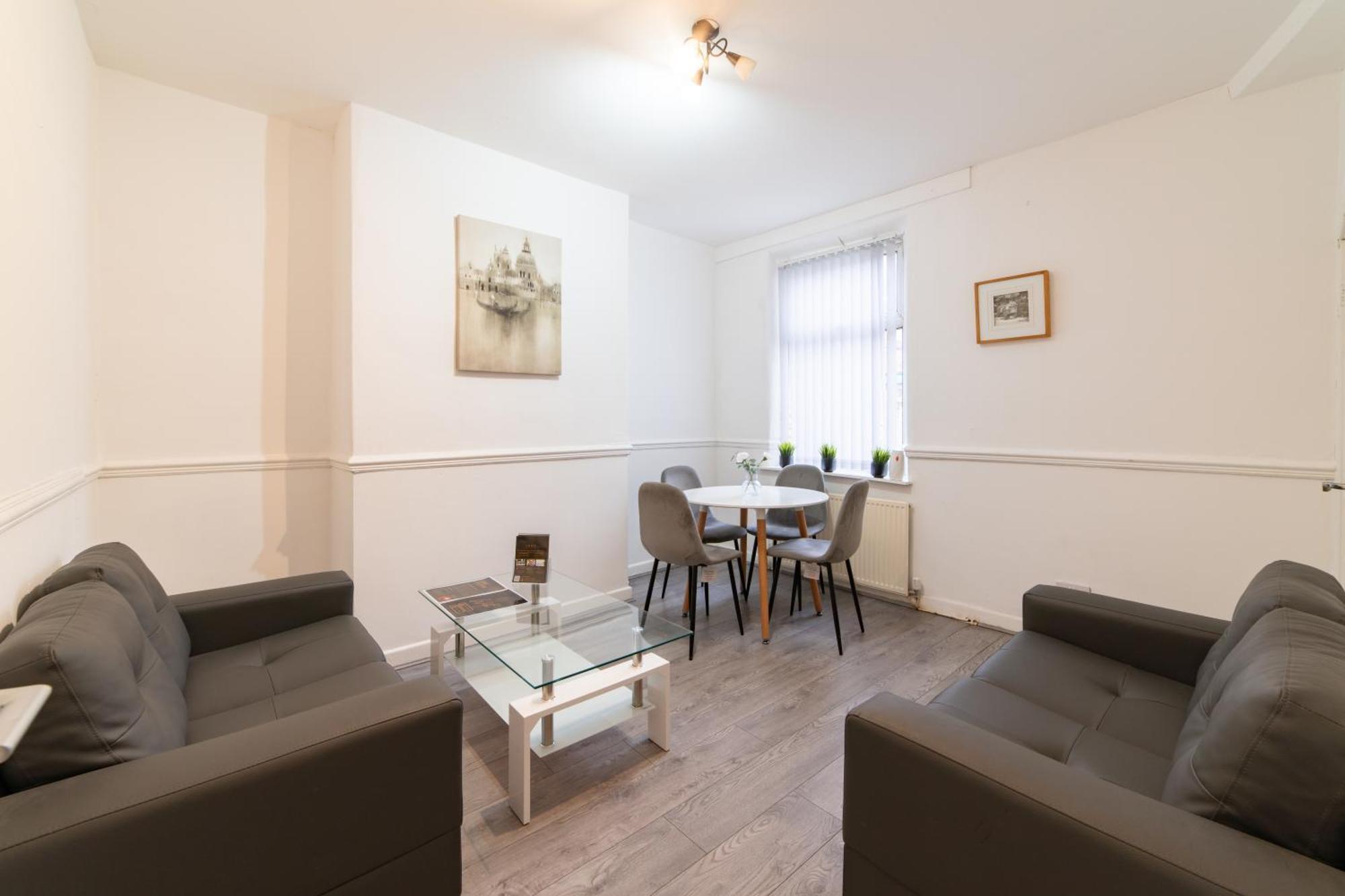 Cozy Rooms In Shared Accommodation Near Anfield Stadium With Parking And Wifi Ливърпул Екстериор снимка