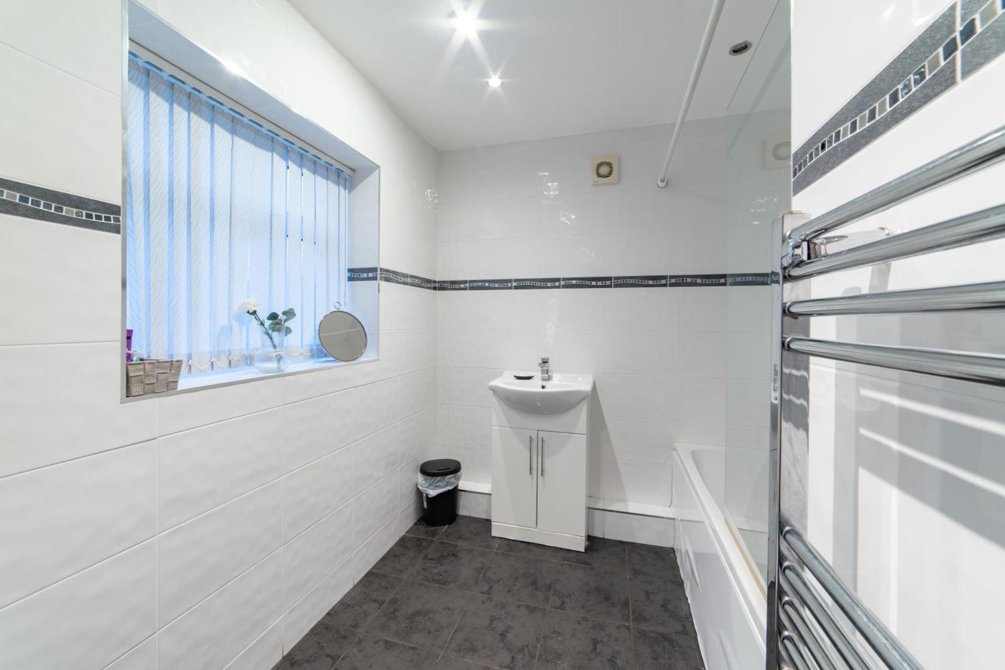 Cozy Rooms In Shared Accommodation Near Anfield Stadium With Parking And Wifi Ливърпул Екстериор снимка