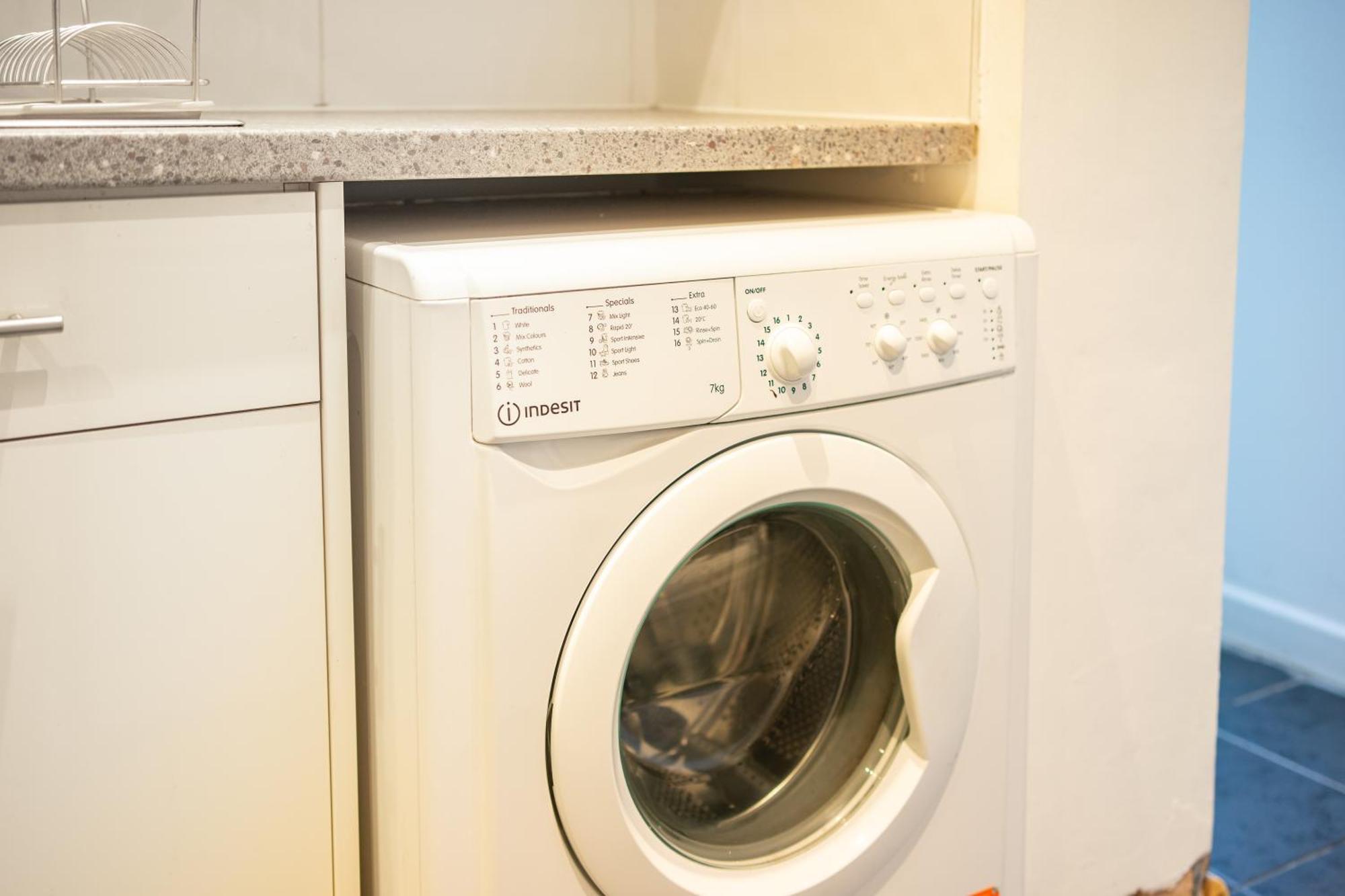 Cozy Rooms In Shared Accommodation Near Anfield Stadium With Parking And Wifi Ливърпул Екстериор снимка